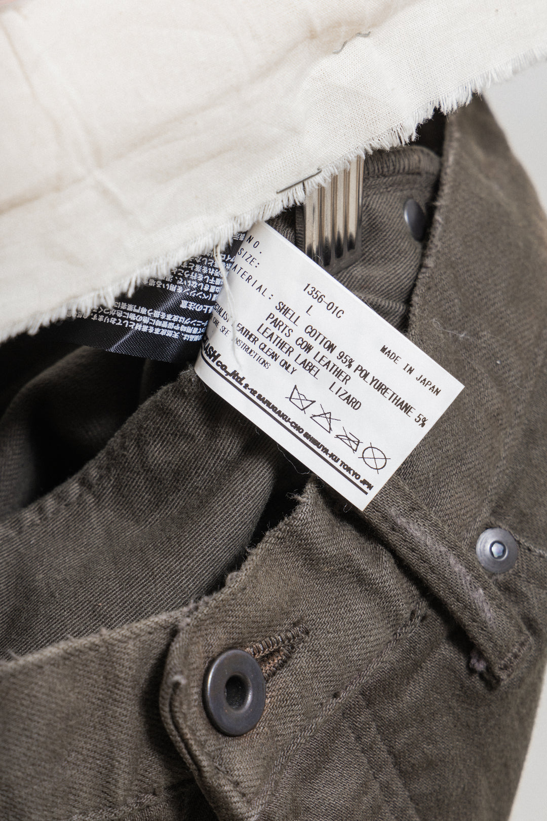 パンツ BACKLASH CRASH DENIM ISAMU KATAYAMA BACKLASH - Crashed denim pants with leather
