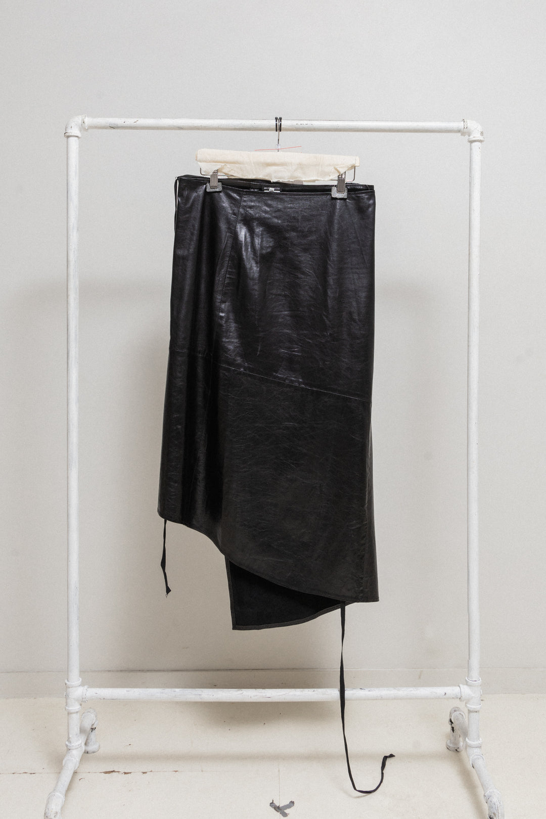 ANN DEMEULEMEESTER - FW00 Maxi leather skirt to wrap up (runway