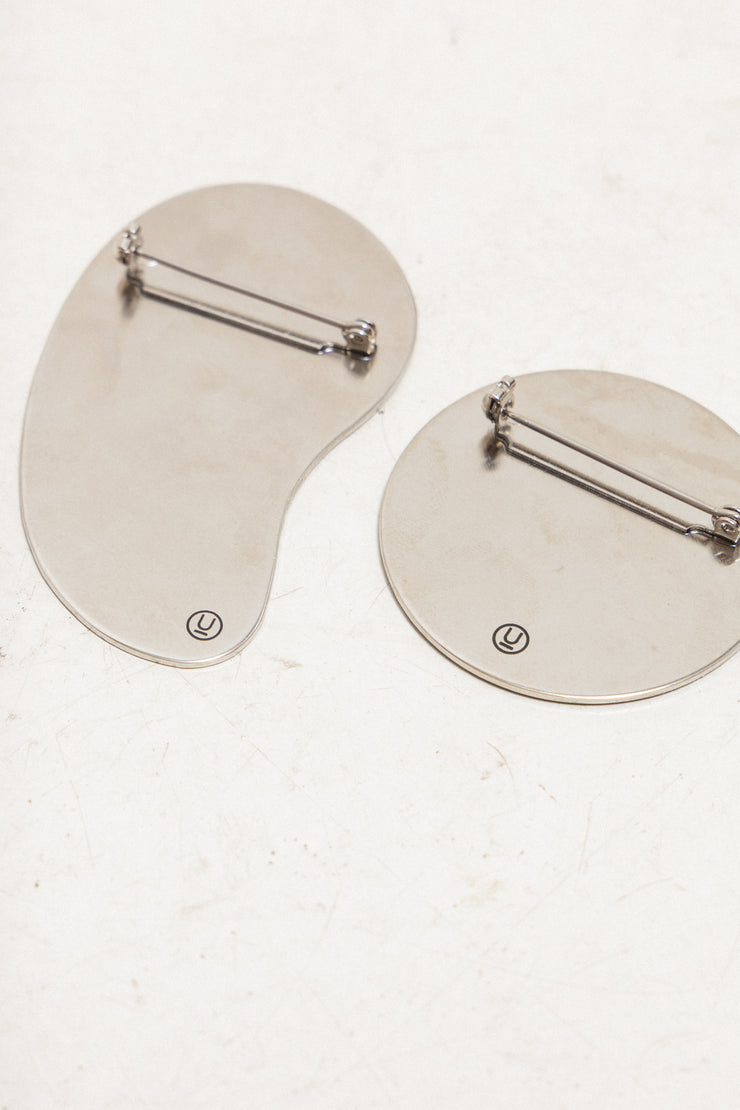 UNDERCOVER - SS04 « Languid » Set of two metal badges (skull)