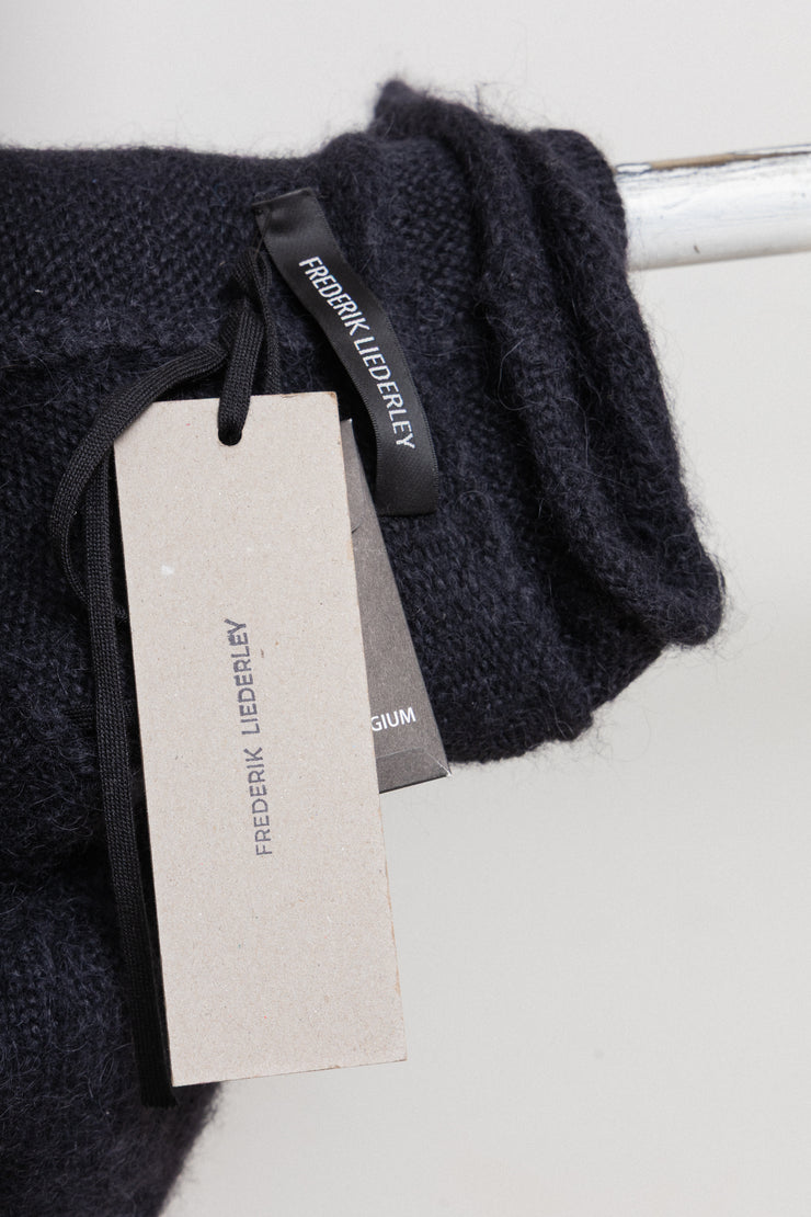 FREDERIK LIEDERLEY - Wool sweater with extra long sleeves and loose knitting details