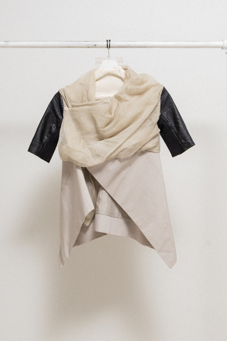 RICK OWENS - SS11 « Anthem » Cropped jacket with lamb leather sleeves and crumpled silk top layer (runway)