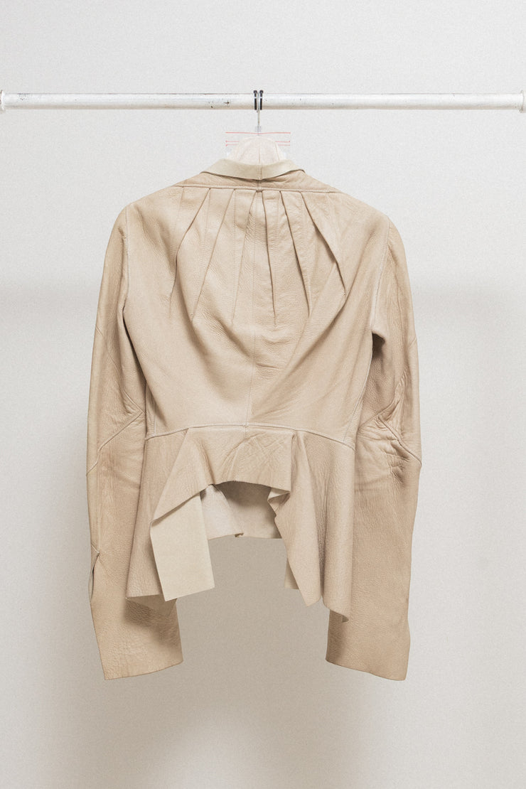 RICK OWENS - FW05 "MOOG" Cream lamb leather jacket with back pleats and elongated sleeves (runway)