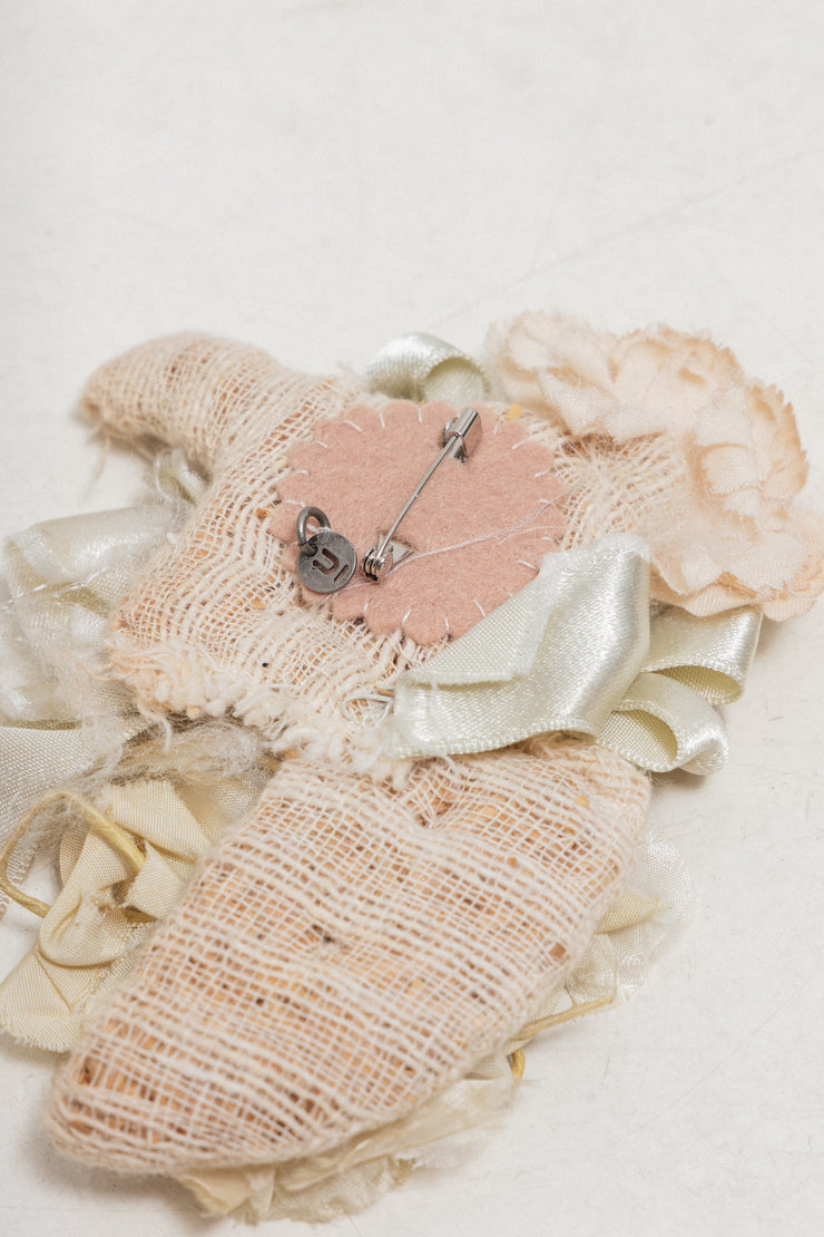 UNDERCOVER - SS05 « But Beautiful II » Organ plush brooch with teeth details