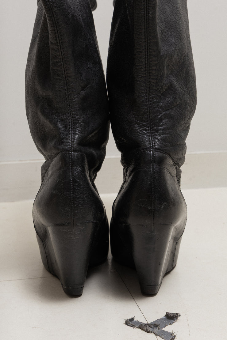 RICK OWENS - FW09 « CRUST » Leather wedge boots with triangular back volume (runway)