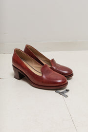 CHEREVICHKIOTVICHKI - Blood red leather pumps with curved heels