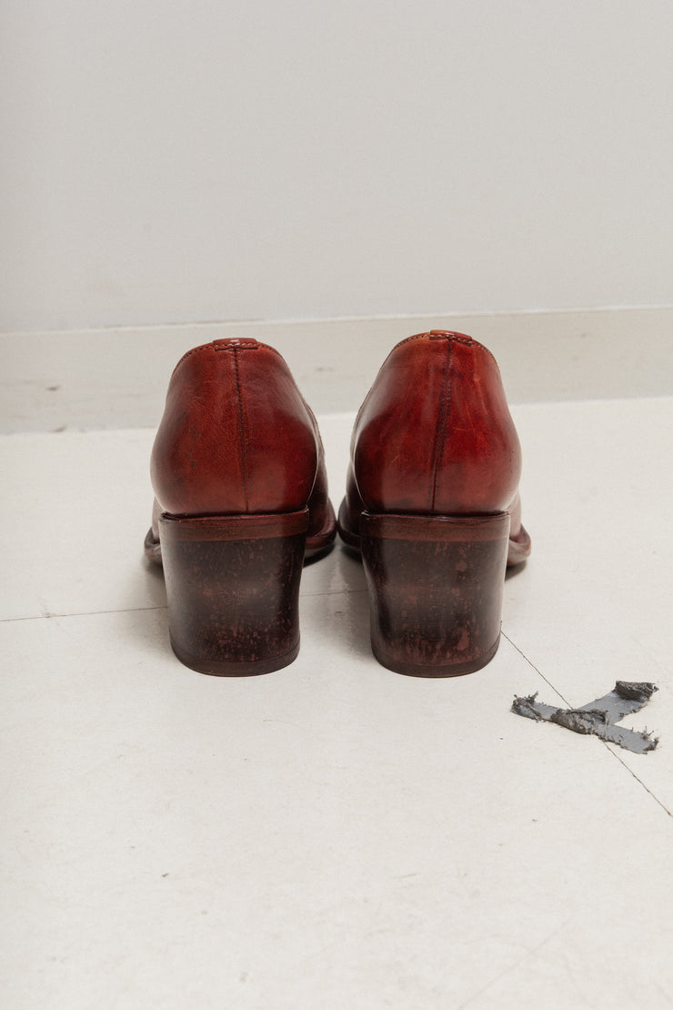 CHEREVICHKIOTVICHKI - Blood red leather pumps with curved heels