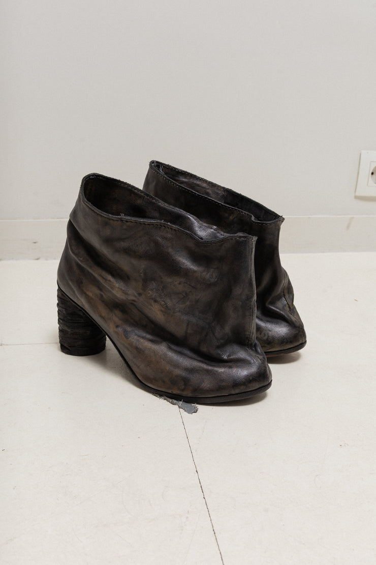 FREDERIK LIEDERLEY - Object dyed calf skin covered shoes with sculpted heels