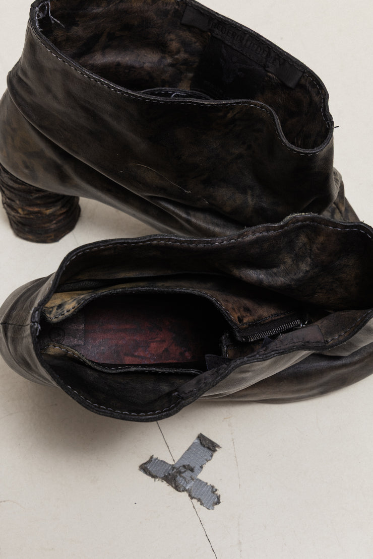FREDERIK LIEDERLEY - Object dyed calf skin covered shoes with sculpted heels