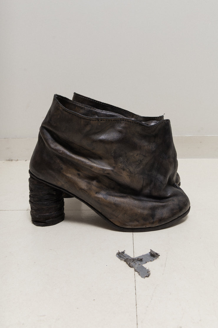 FREDERIK LIEDERLEY - Object dyed calf skin covered shoes with sculpted heels