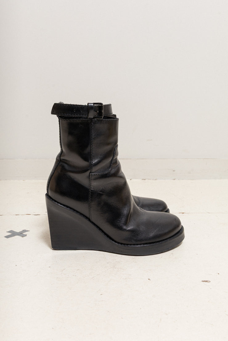 ANN DEMEULEMEESTER - FW09 Calf leather wedge boots with ankle straps