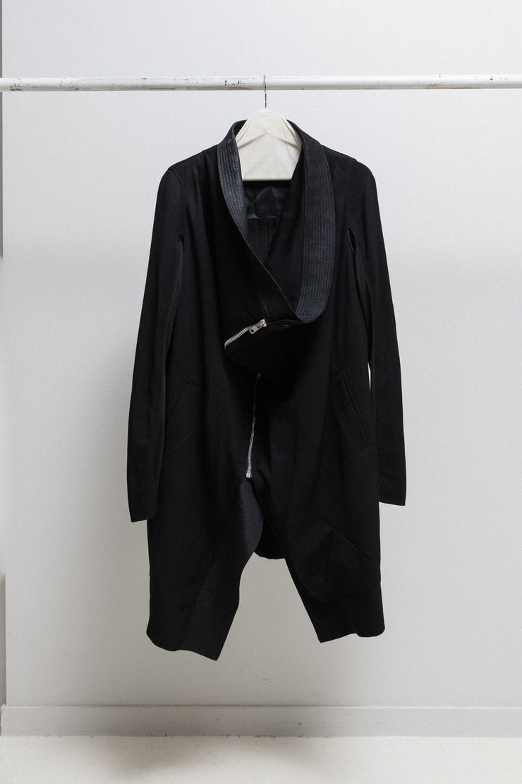 RICK OWENS - Long textured coat with an oversized lamb leather trimmed collar