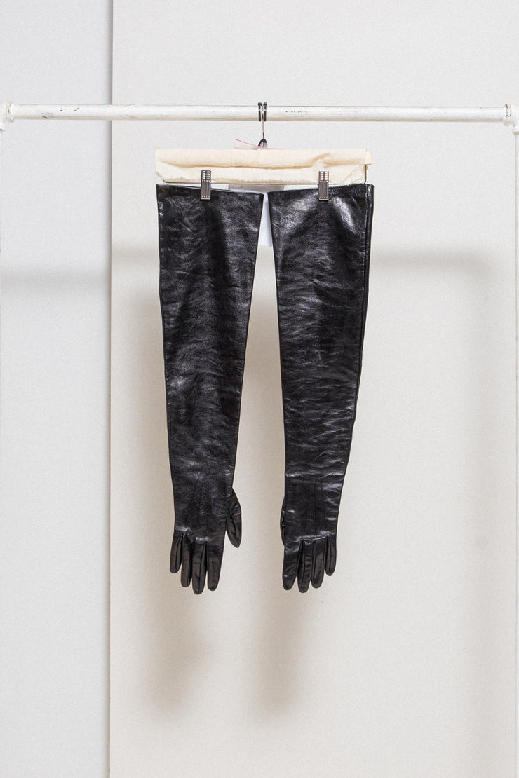 FREDERIK LIEDERLEY - 1/1 FW23 « Intimate Rituals » Hand dyed extra long Opera gloves in natural calfskin (prod. Squillace 1923)