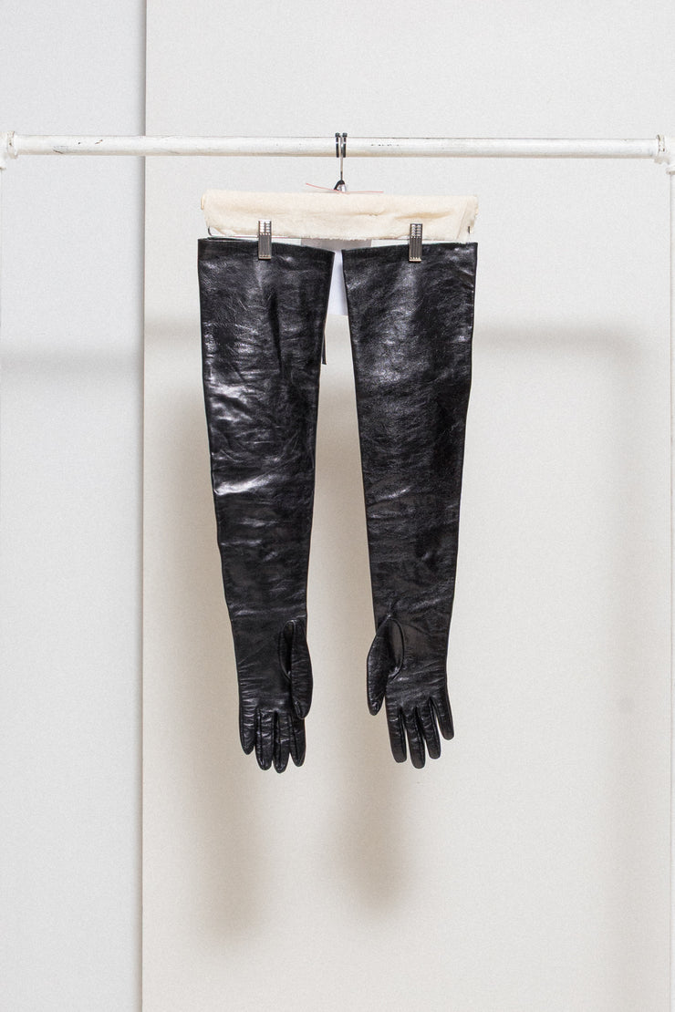 FREDERIK LIEDERLEY - 1/1 FW23 « Intimate Rituals » Hand dyed extra long Opera gloves in natural calfskin (prod. Squillace 1923)