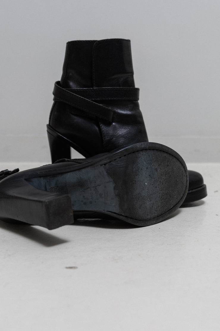 ANN DEMEULEMEESTER - High heel leather ankle boots with buckled straps