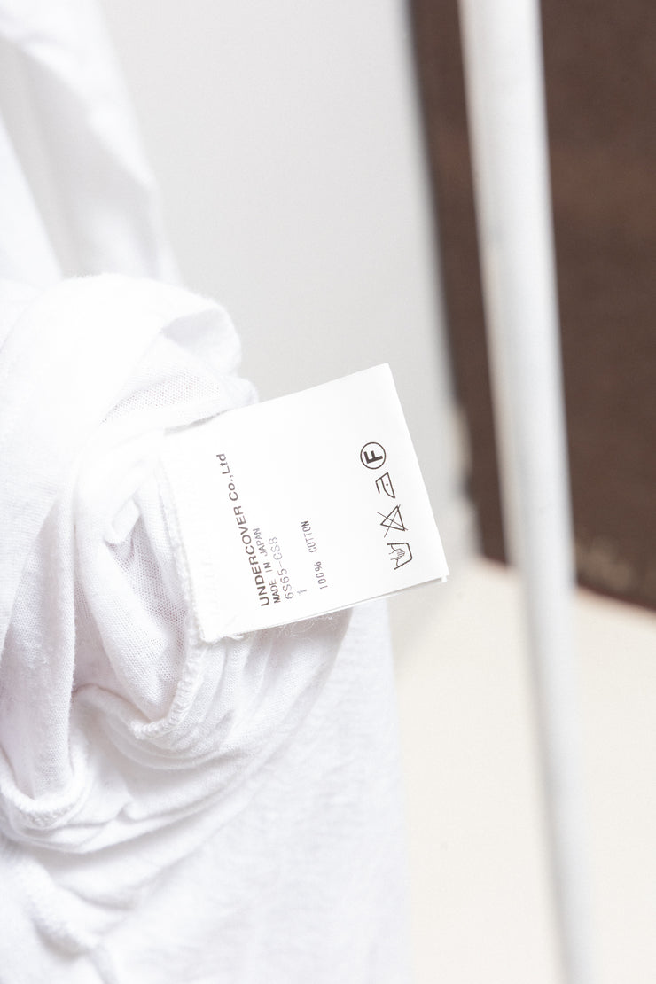 UNDERCOVER - SS06 « T. » White slashed top with front straps (runway)