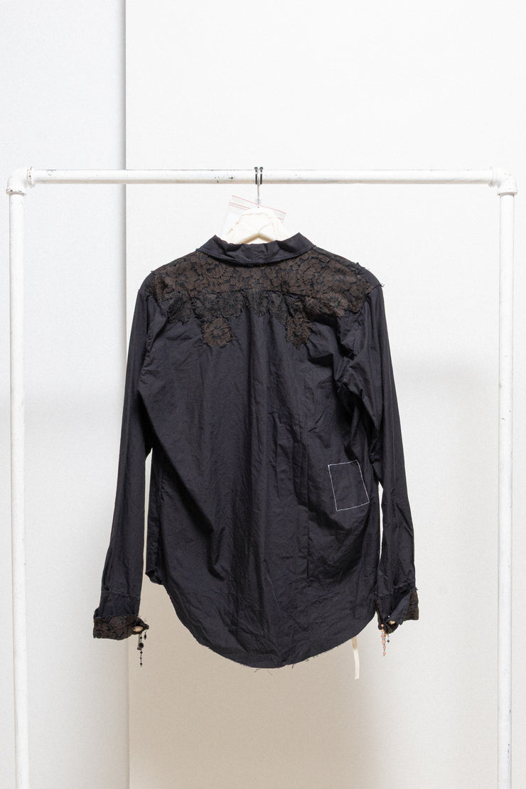 KHÔL - Handmade cotton shirt with lace details, rose brooch and cuff pearls