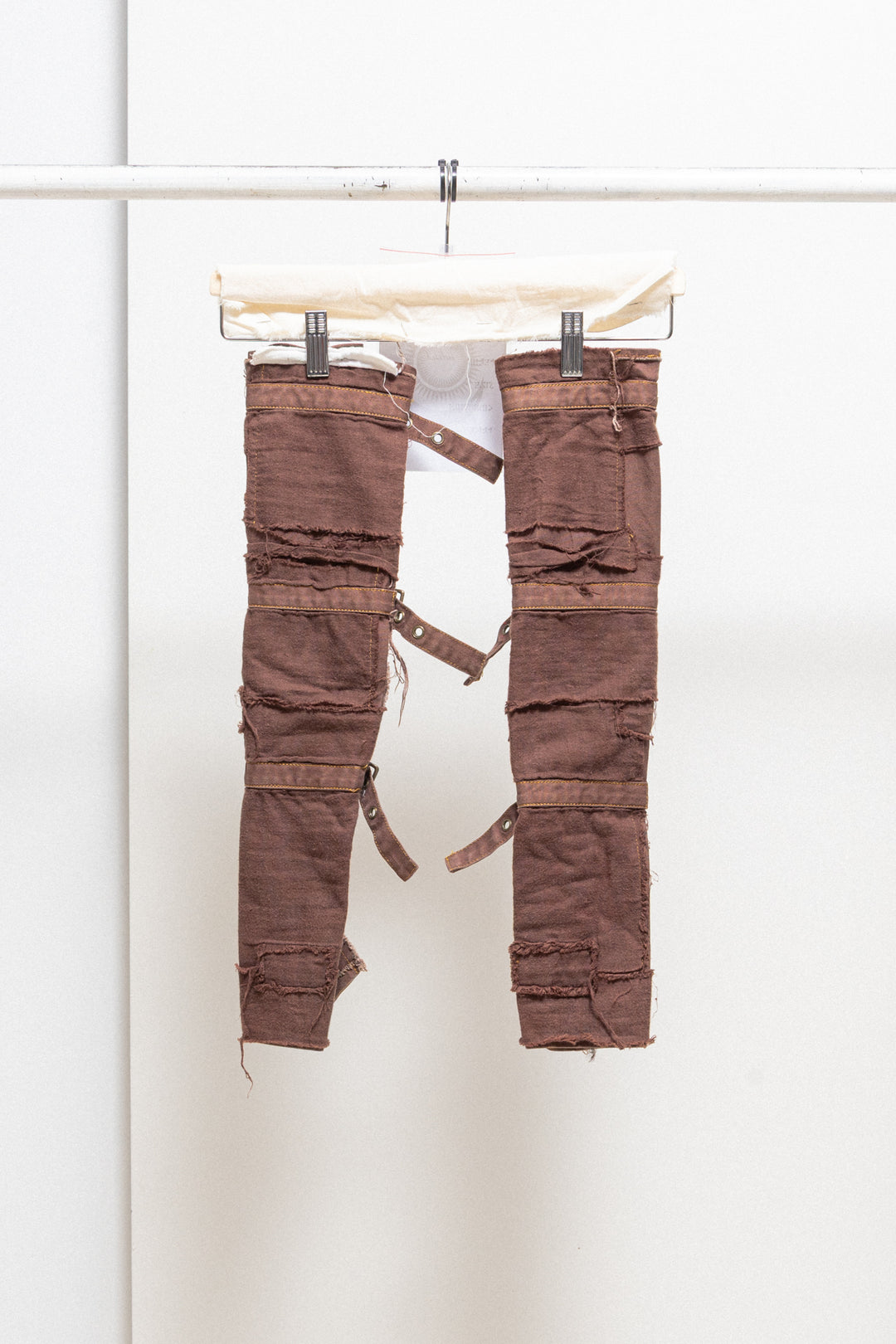 ALICE AUAA - Patched gloves with buckled straps – L'OBSCUR