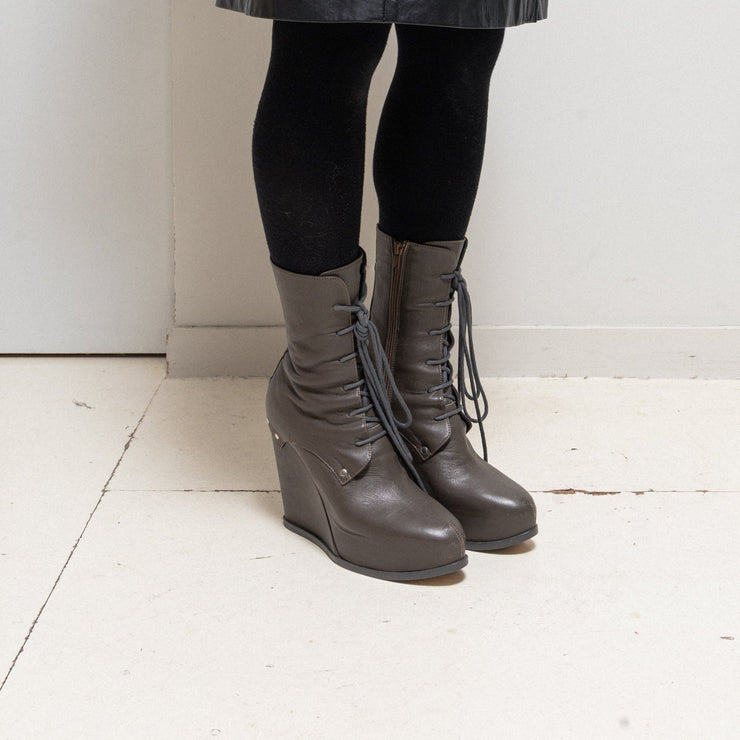 A.F VANDEVORST - Lace up leather wedge boots with studs
