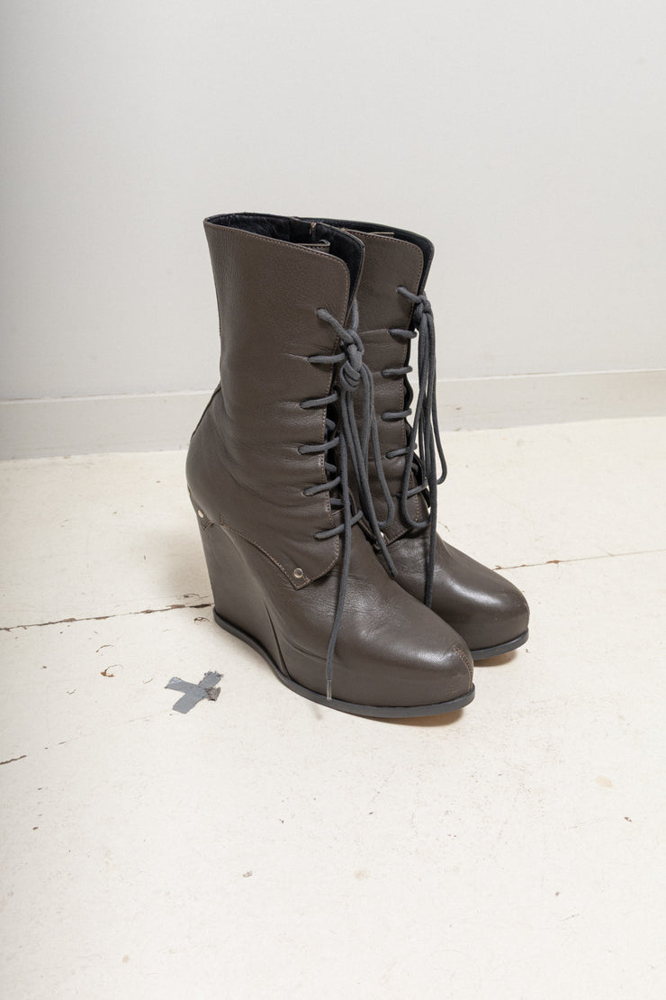 A.F VANDEVORST - Lace up leather wedge boots with studs