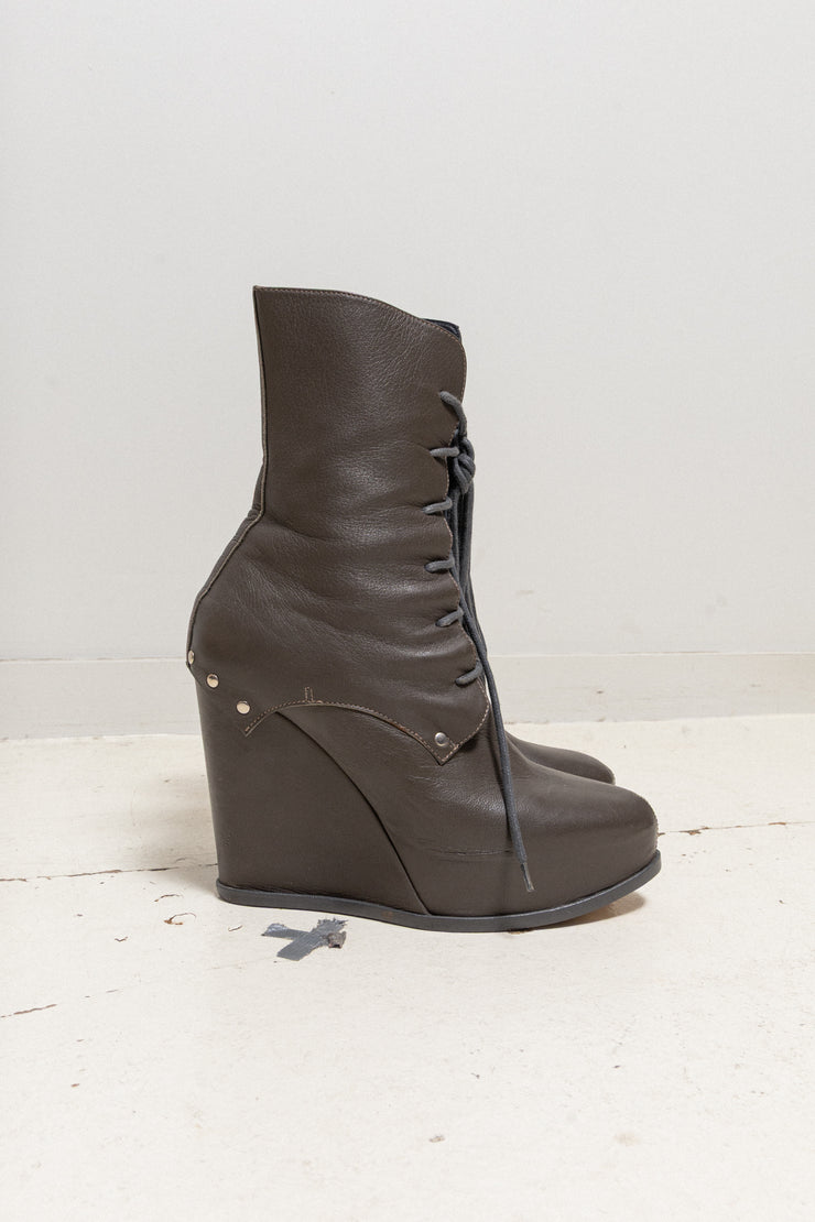 A.F VANDEVORST - Lace up leather wedge boots with studs