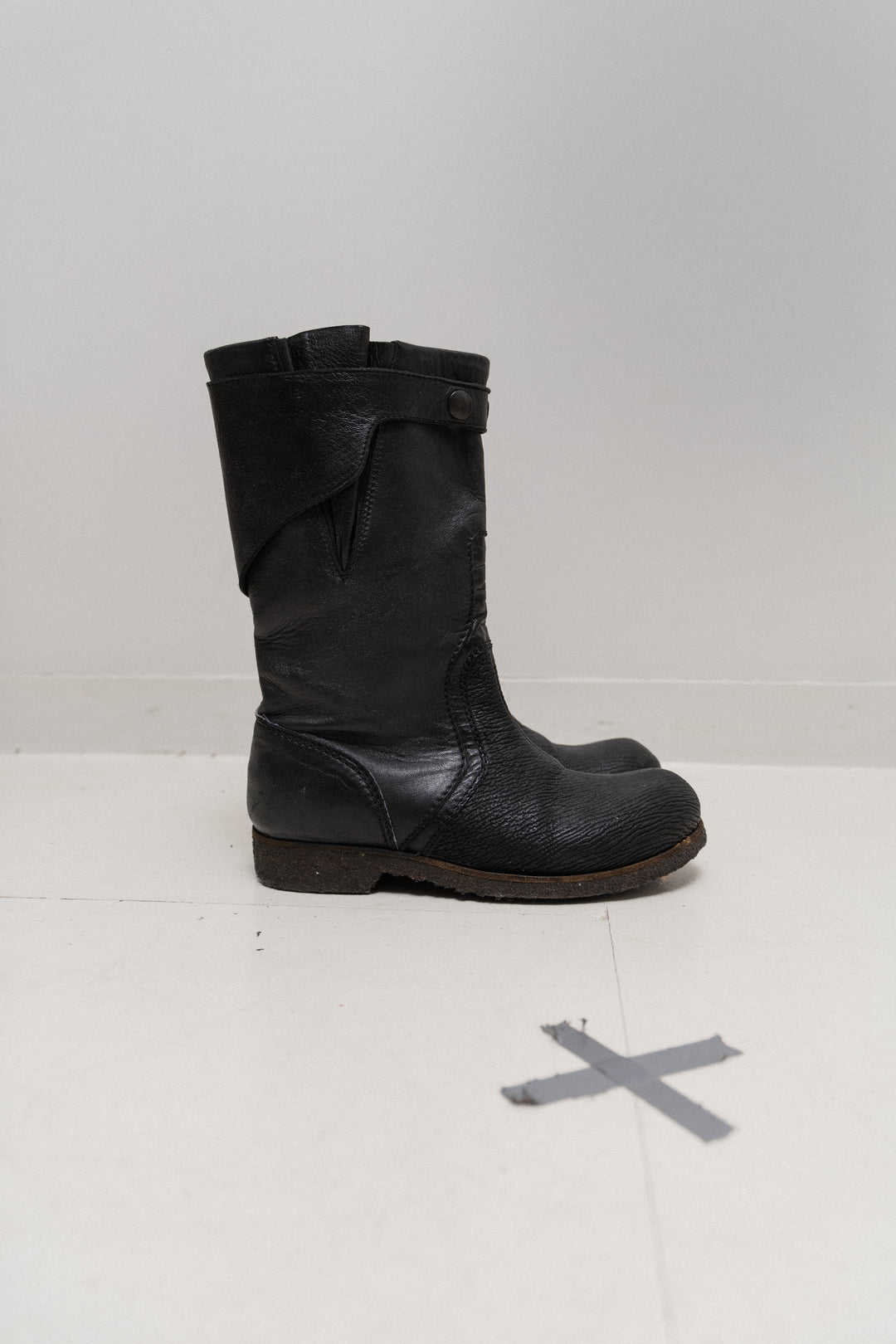 靴 thick crepe sole leather boots RICK OWENS - Textured leather boots with crepe soles (early