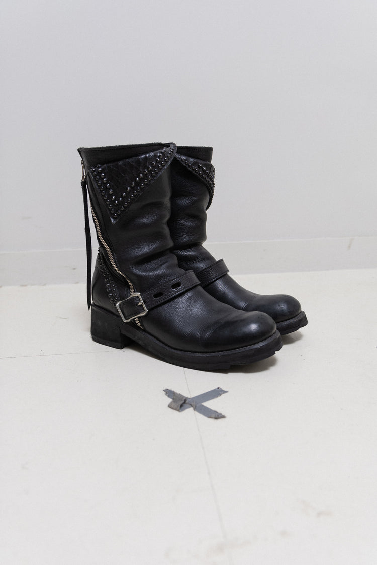 靴 Kmrii studs python boots KMRII - Leather boots with studs and python details – L'OBSCUR
