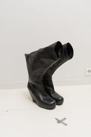 RICK OWENS - FW09 « CRUST » Leather wedge boots with triangular back volume