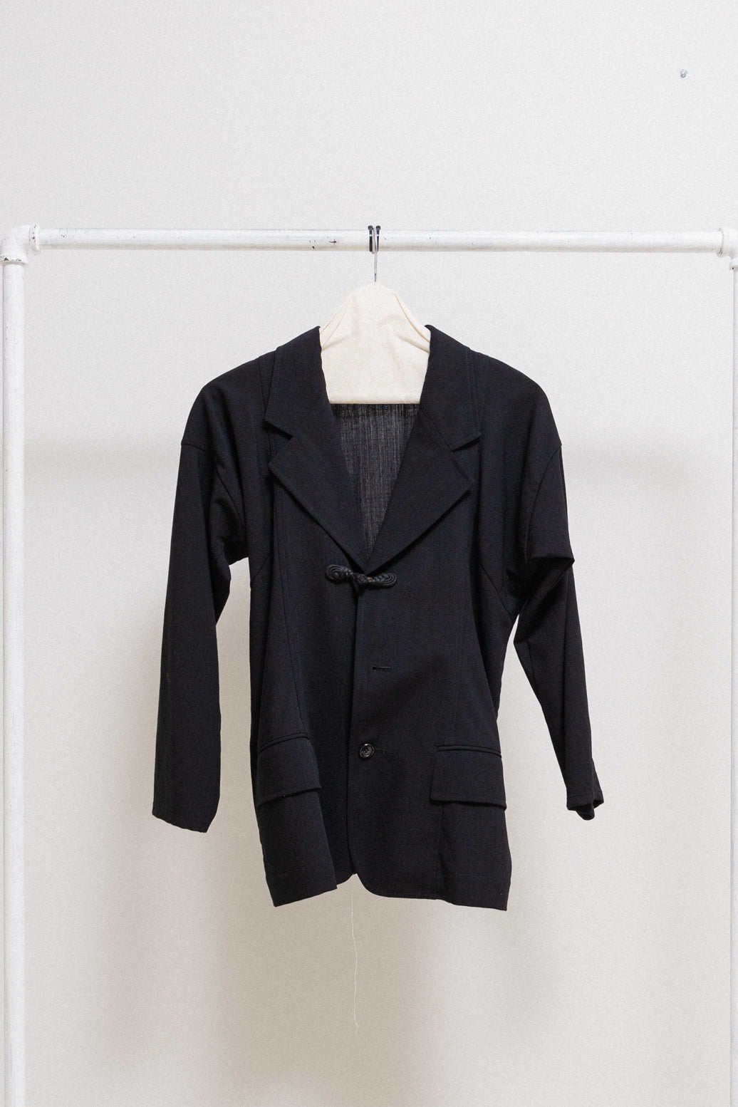 COMME DES GARCONS - SS89 Wool jacket with knot button detail – L