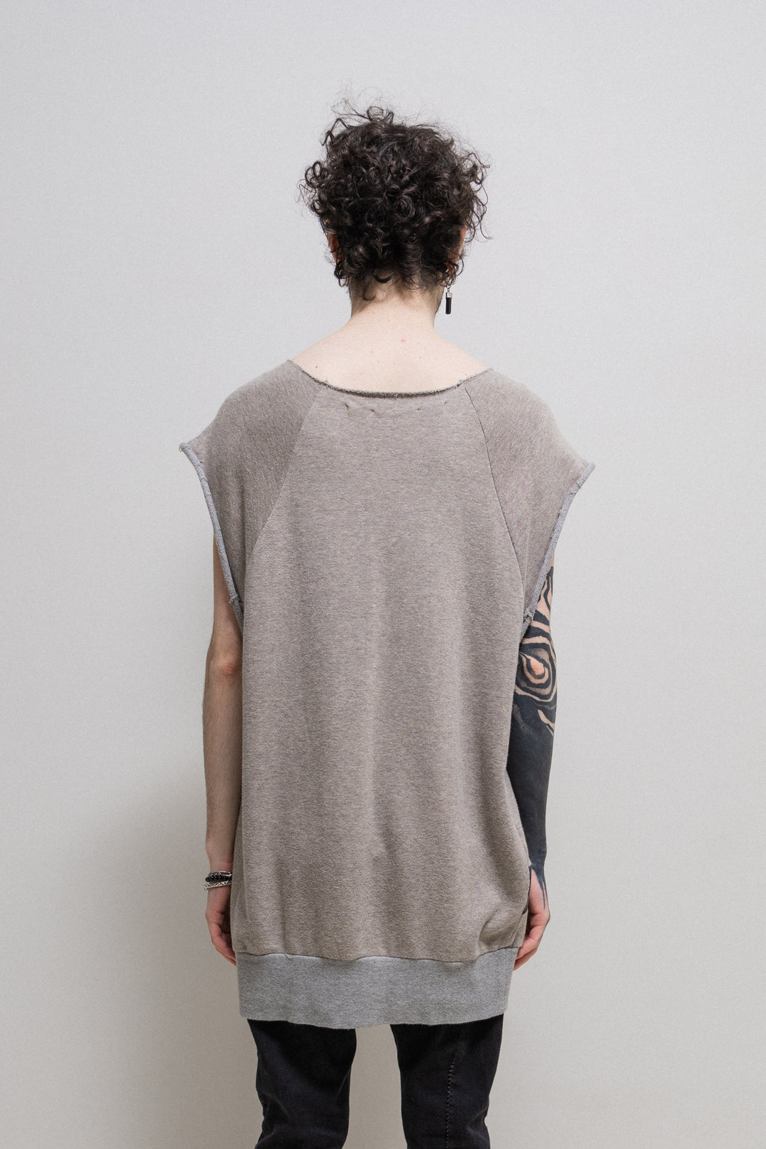 JULIUS 7 - SS18 Printed cotton sweater with raw cut sleeves