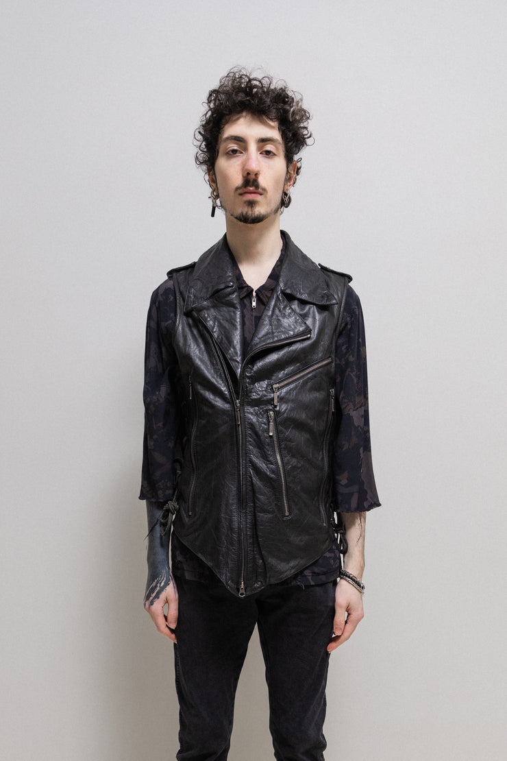 YASUYUKI ISHII -Sleeveless leather jacket with lacing details