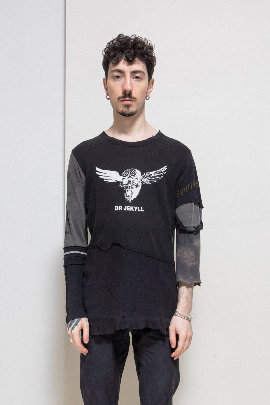 04aw UNDERCOVER DR JEKYLL long tee but期 UNDERCOVER - FW04 « But Beautiful » Cotton ripped and slashed