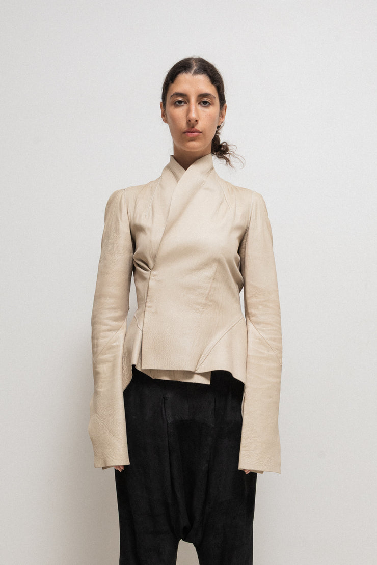 RICK OWENS - FW05 "MOOG" Cream lamb leather jacket with back pleats and elongated sleeves (runway)