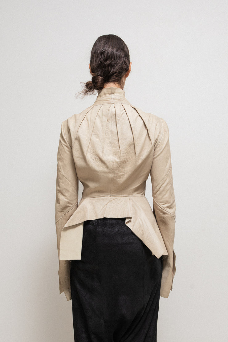 RICK OWENS - FW05 "MOOG" Cream lamb leather jacket with back pleats and elongated sleeves (runway)