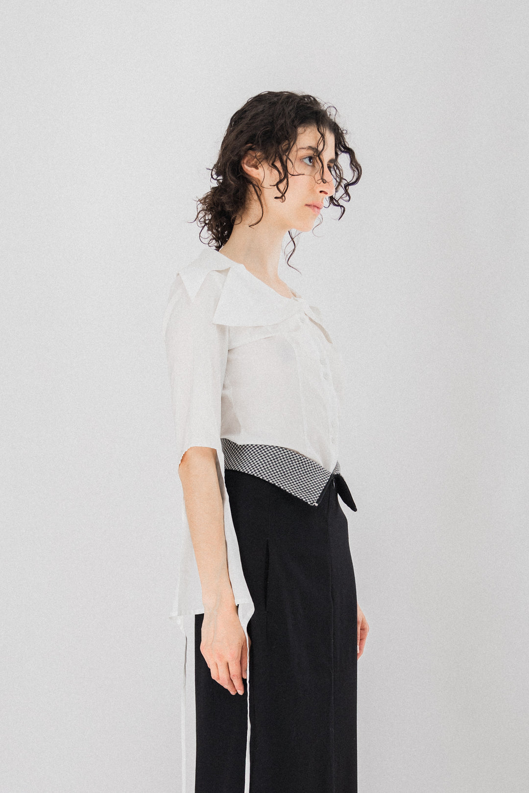 ALICE AUAA - White blouse with cutout sleeves – L'OBSCUR