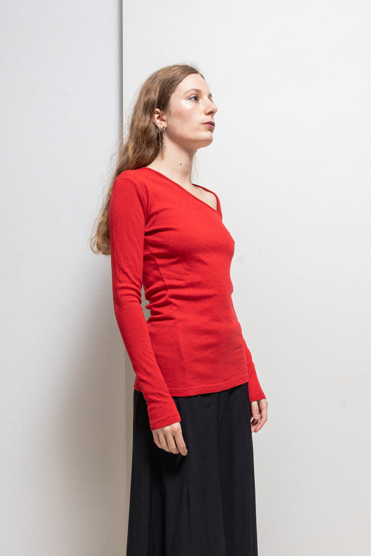 ANN DEMEULEMEESTER - FW96 Red wool top with v neck going sideward