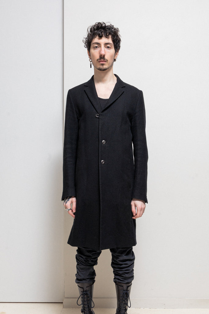 KAZUYUKI KUMAGAI ATTACHMENT - Wool coat with hook collar closure