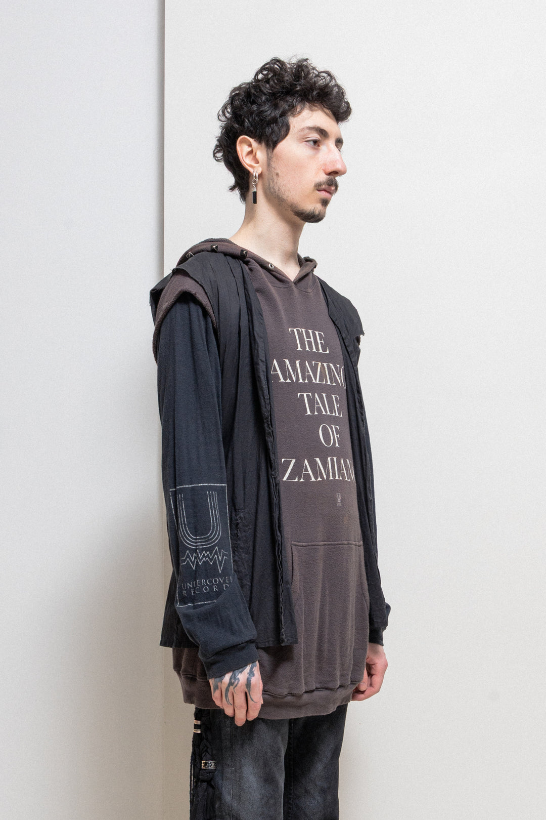 【中古】アンダーカバーイズム UNDERCOVERISM × HOWL 13SS 再構築 ドッキングカットソー F 黒 紺 茶 /MI ■OS メンズ UNDERCOVER - SS06 « T. » Zamiang layered cotton hoodie – L'OBSCUR