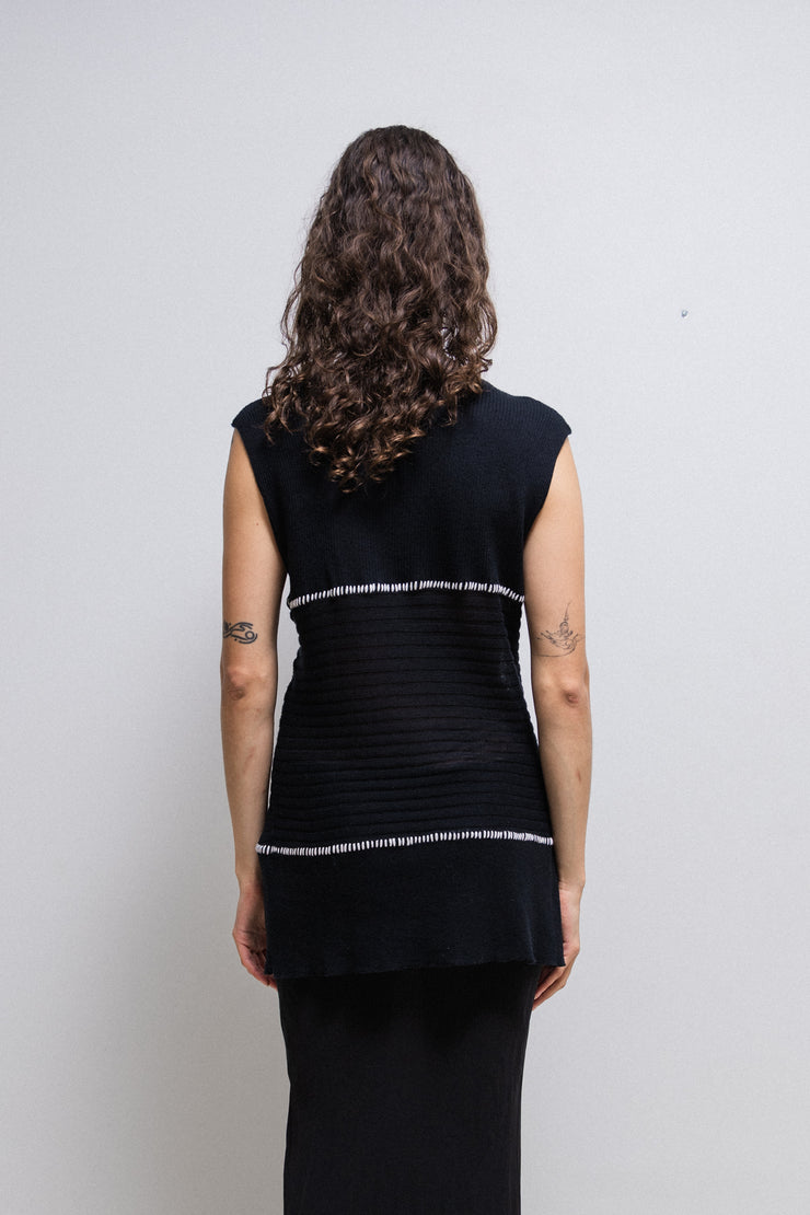 ANN DEMEULEMEESTER - Knitted top with ribbed waist and contrast stitching