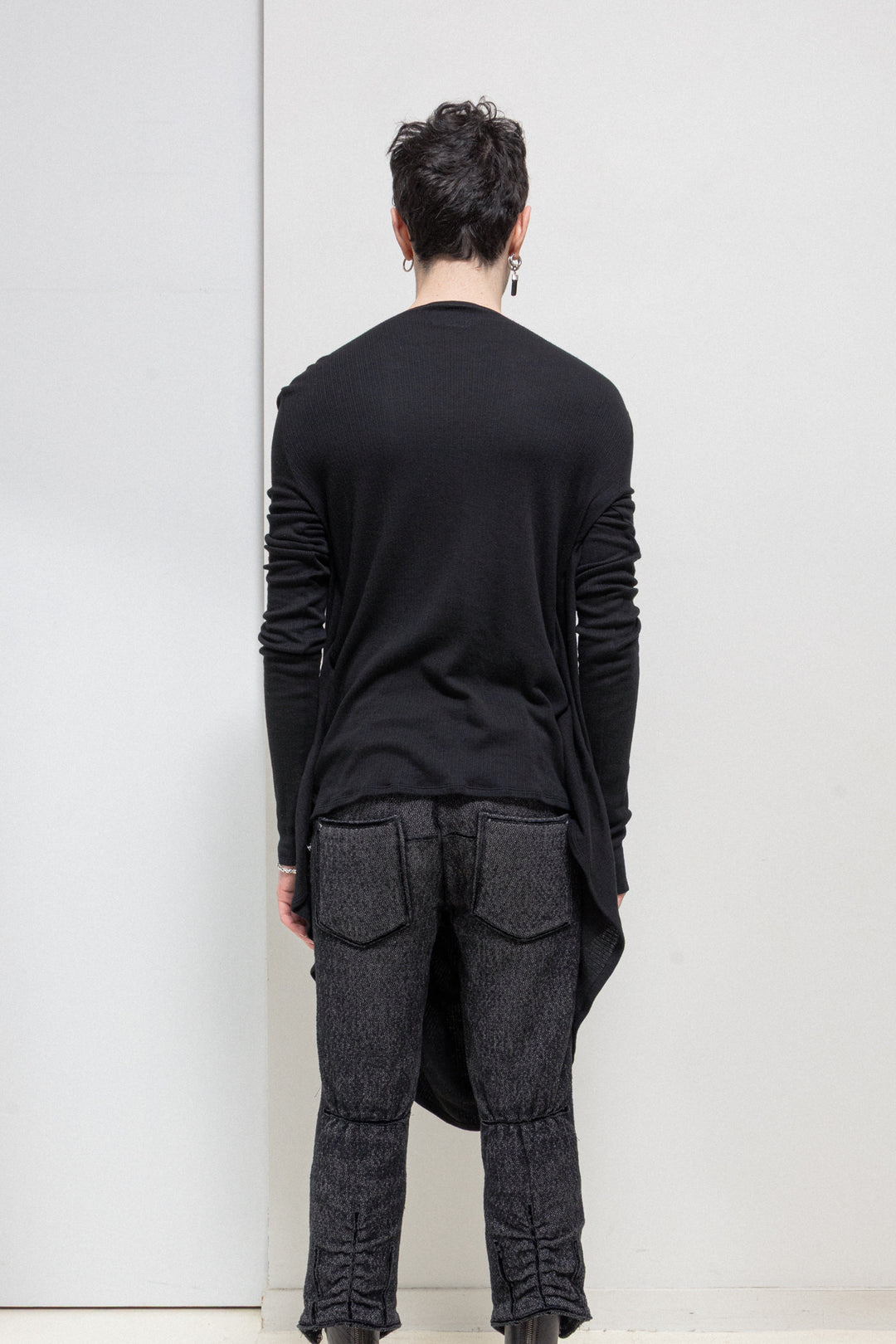 JULIUS 7 - FW05 « thieves » Cotton and silk top with a long front