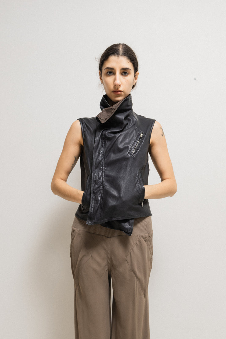 RICK OWENS - FW04 « QUEEN » Lamb leather sleeveless jacket with zipper details