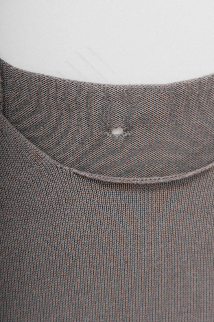 LABEL UNDER CONSTRUCTION - Grey top with raw edges