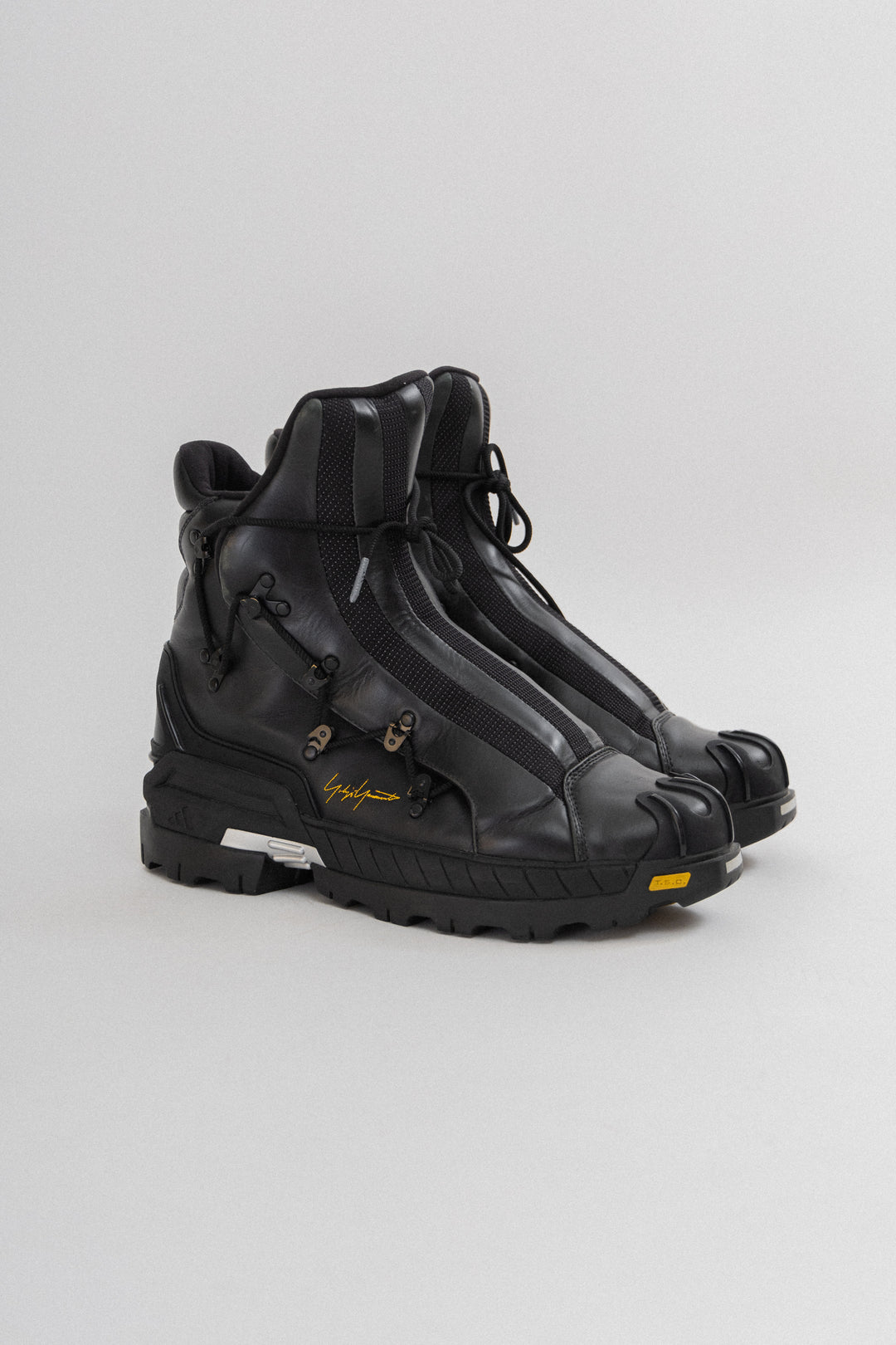 カナスタ③ Adidas Kantai Trail Core Black / Carbon - Jul 2025 - JI4818