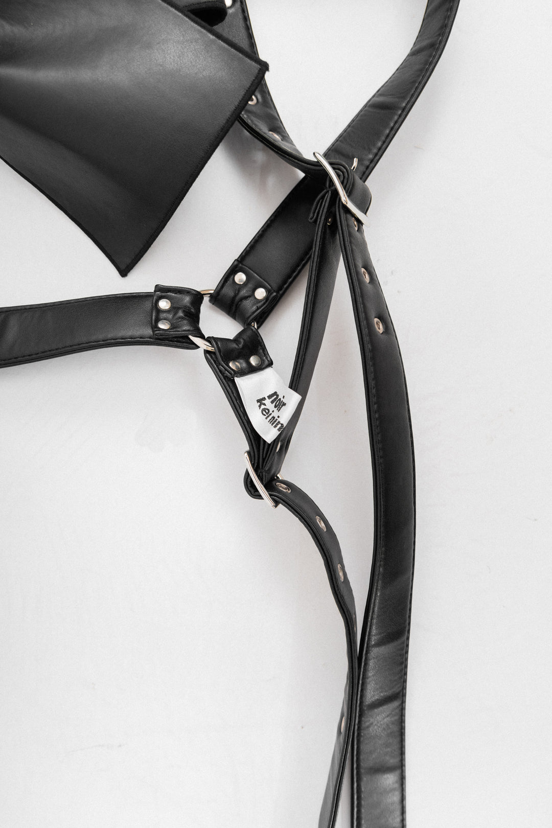 NOIR KEI NINOMIYA - Faux leather bow harness – L'OBSCUR NOIR KEI NINOMIYA - Faux leather bow harness – L'OBSCUR